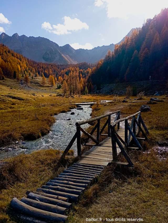 Pont de bois torrent de l'Orceyrette Villar Saint Pancrace