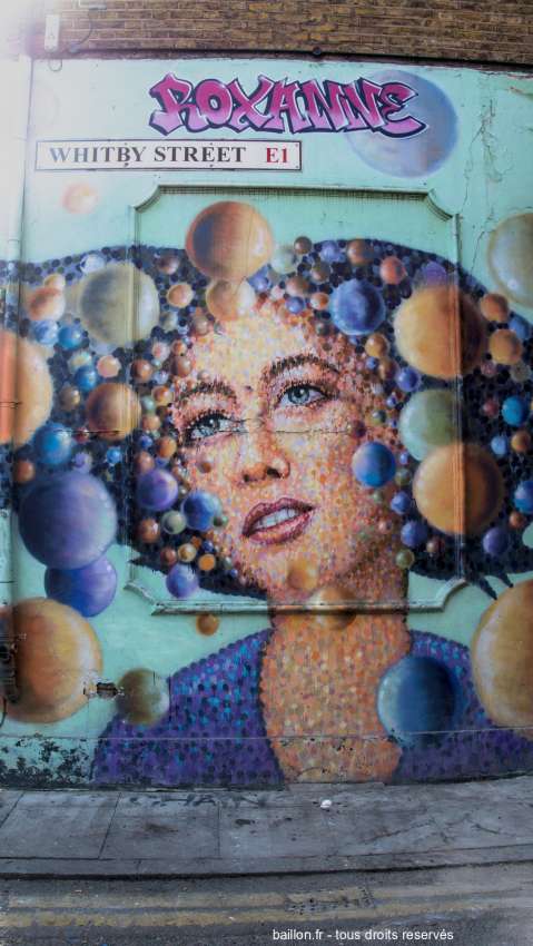 Roxanne street-artdans le quartier Brick-Lane à Londres