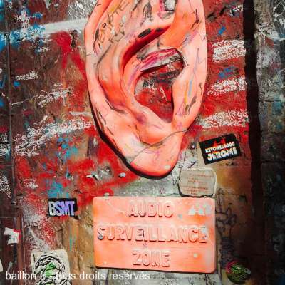 Les murs ont des oreilles