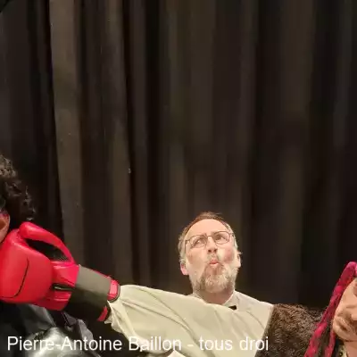 Fight-Impro à Chambéry : L'aventurier coule devant l'île de la Victoire.