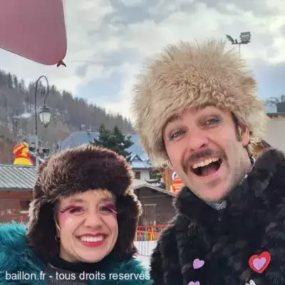 spectacle en déambulation pour la Saint Valentin dans une station de ski